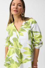 Cargar imagen en el visor de la galería, BLUSA BLANCA ESTAMPADA VERDE LIMÓN 251168
