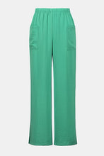 Cargar imagen en el visor de la galería, PANTALÓN VERDE CON BOLSA AL FRENTE 252049
