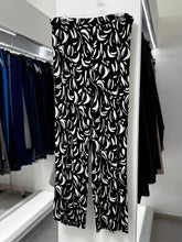 Cargar imagen en el visor de la galería, BLUSA+PANTALON BLANCO ESTAMPADO L35521
