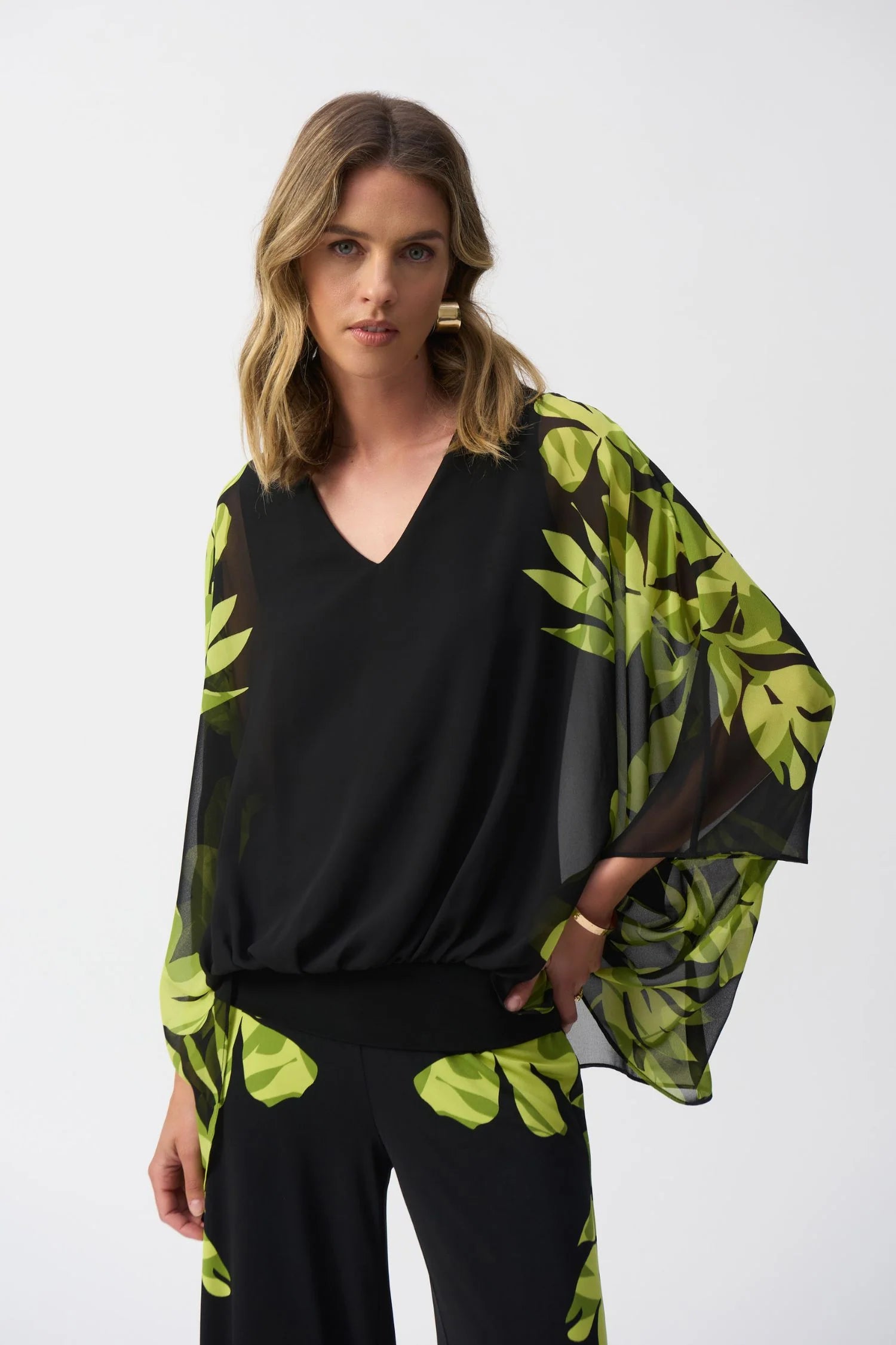 BLUSA NEGRA ESTAMPADA 251147