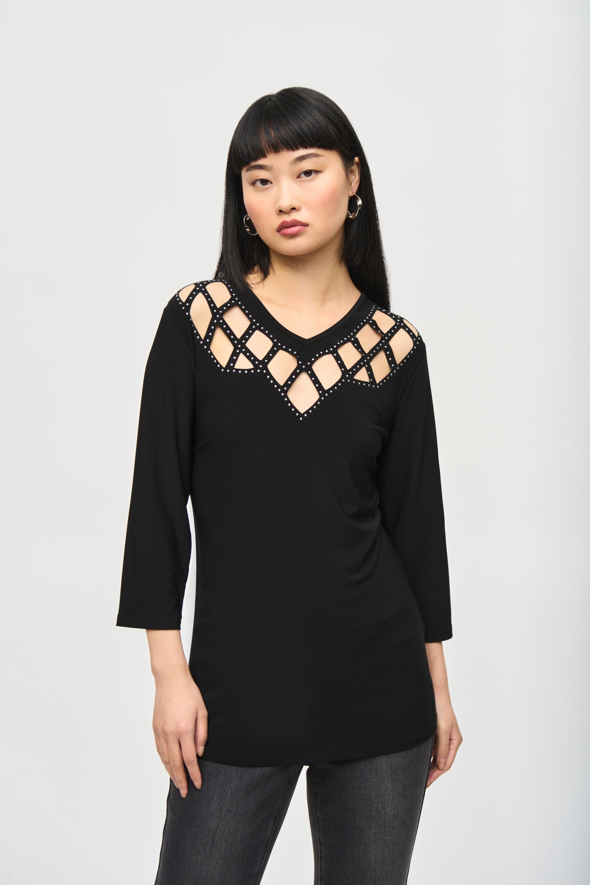 BLUSA NEGRA ESCOTE C/ESTOPEROLES 243332