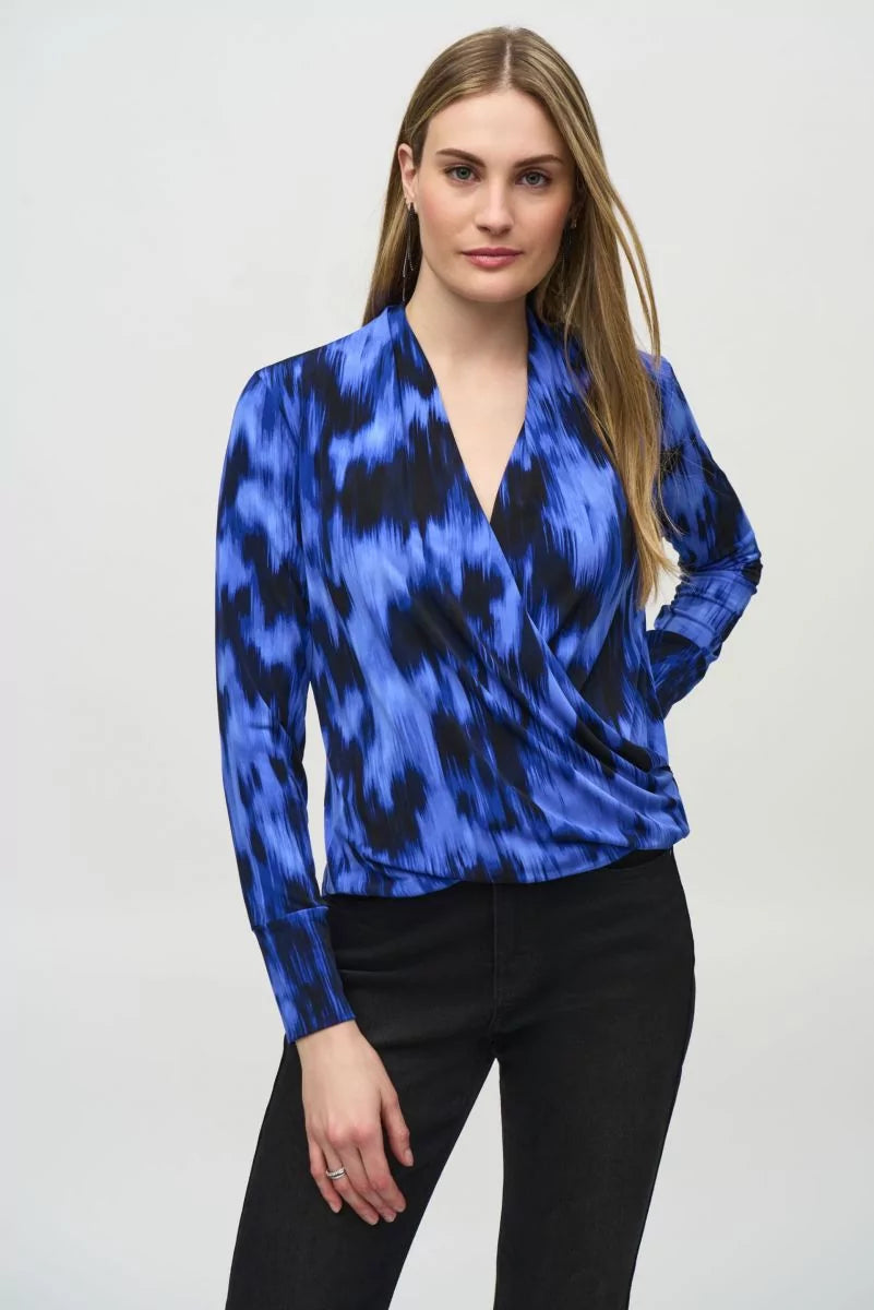 BLUSA AZUL ESTAMPADA ESCOTE CRUZADO 244075