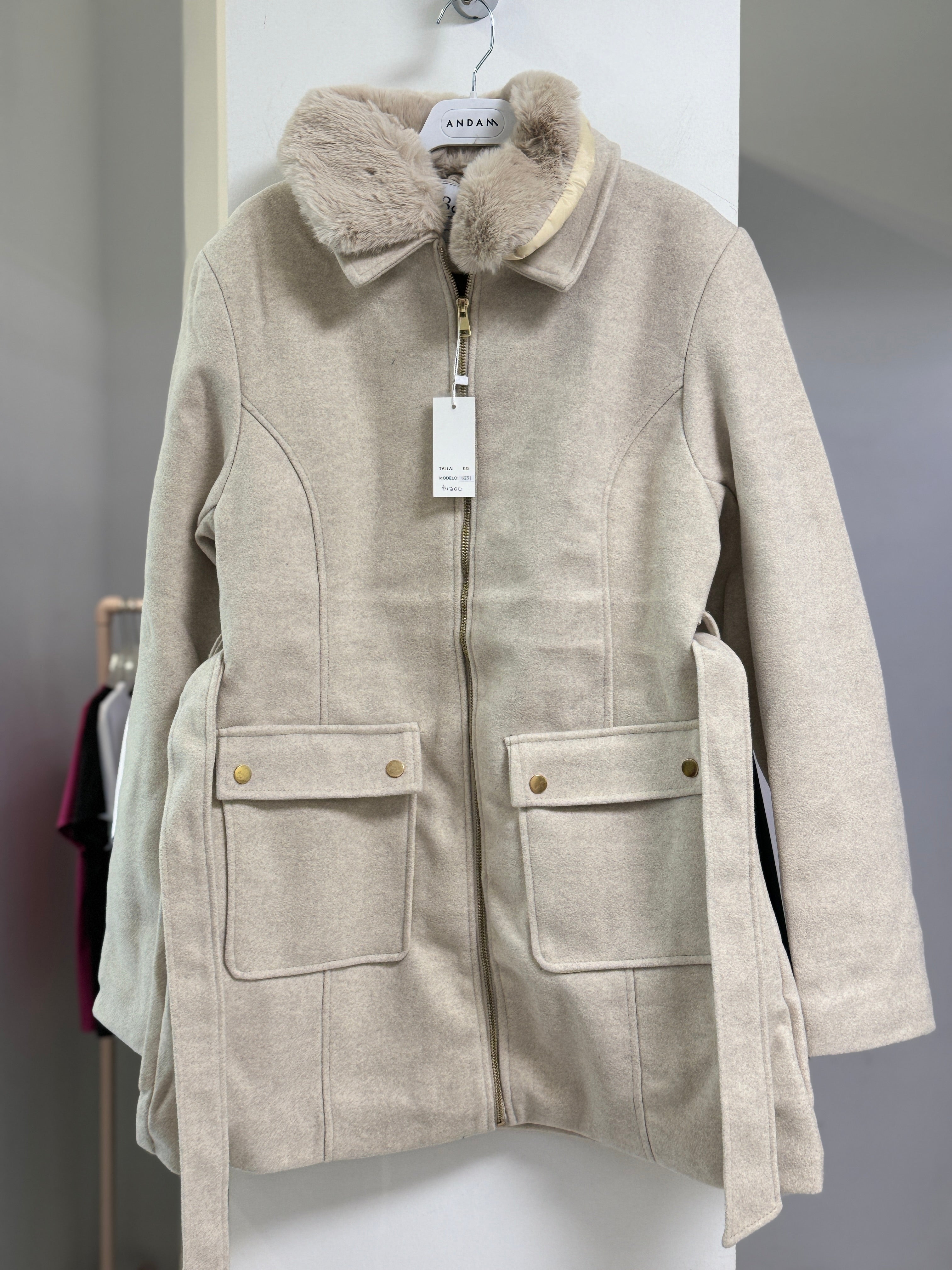 ABRIGO NEGRO/BEIGE 6251