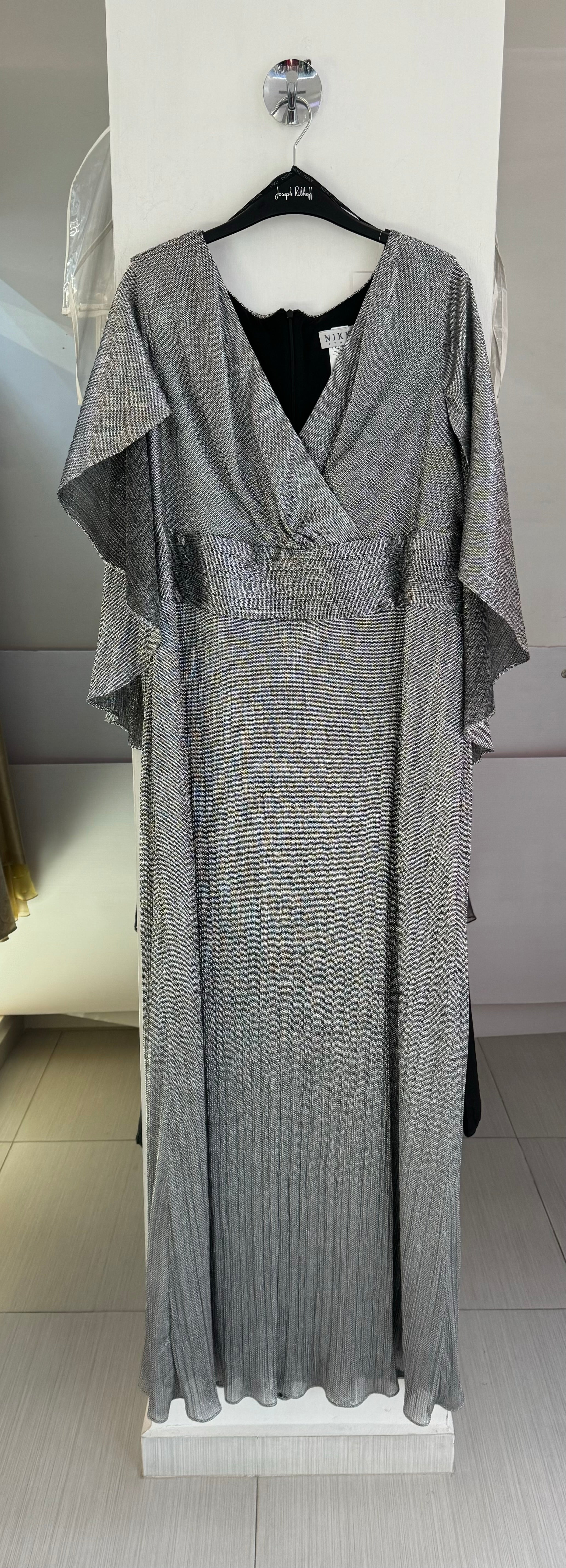 VESTIDO LARGO PLATEADO/CAPA 56798