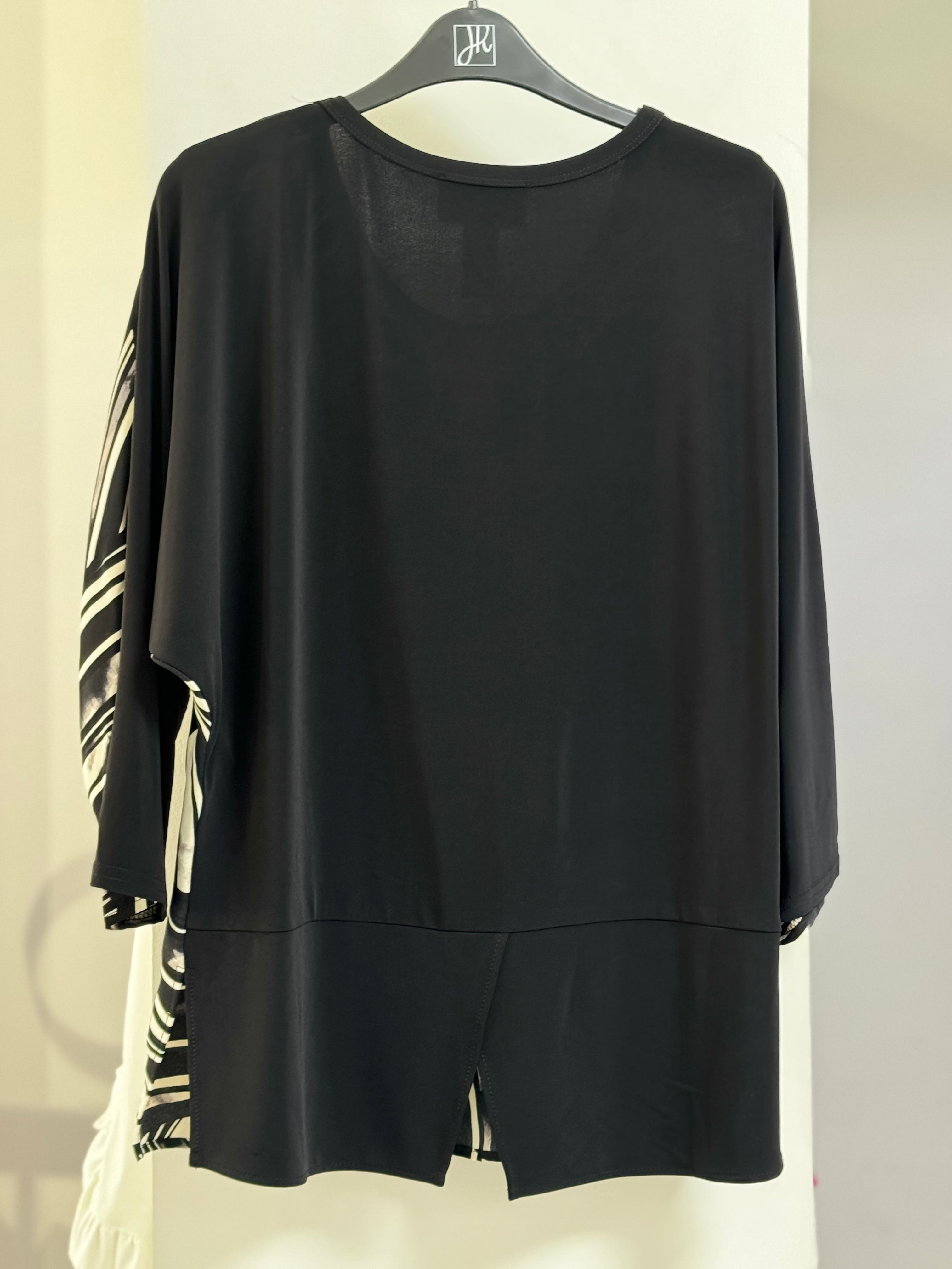 BLUSA NEGRA ESTAMPADA 243331