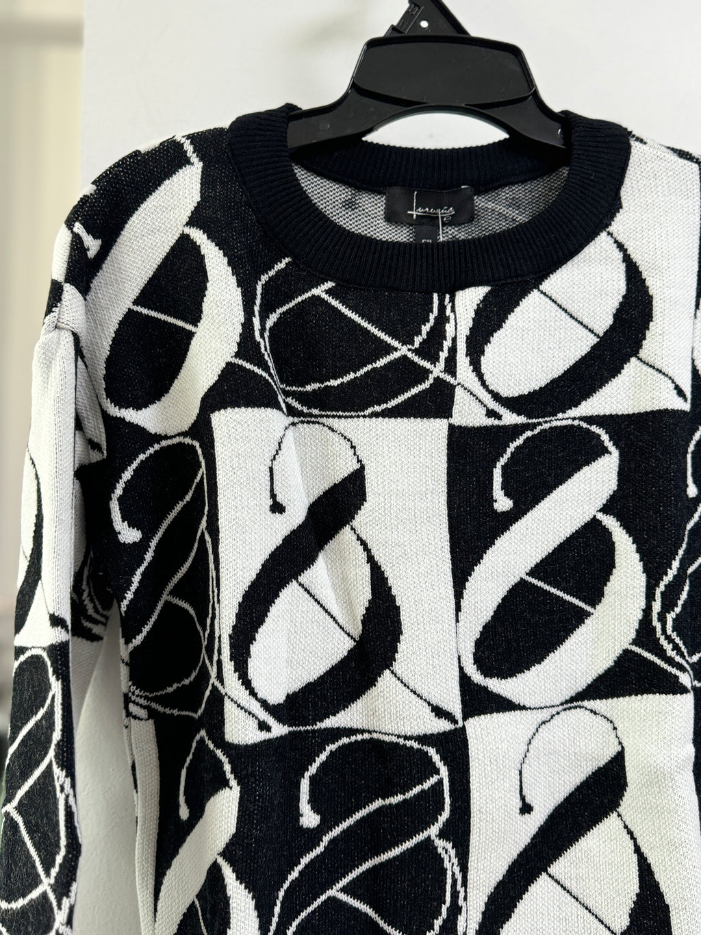 SUÉTER NEGRO ESTAMPADO L33364