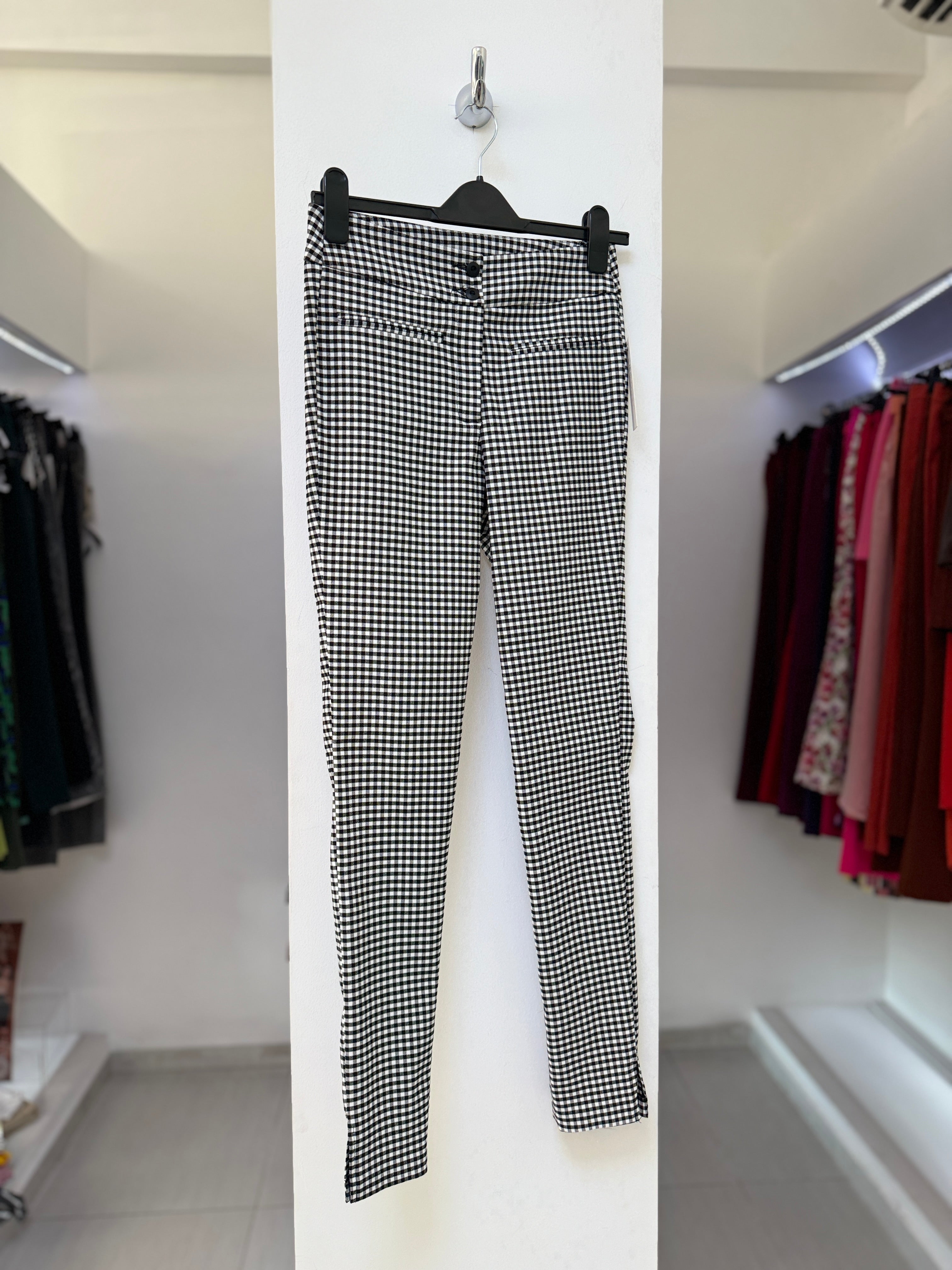 PANTALÓN NEGRO ESTAMPADO CUADROS 9222