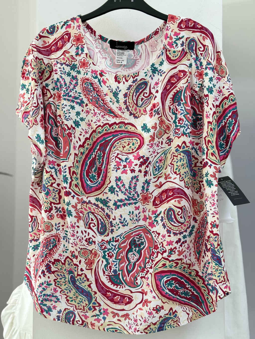BLUSA BLANCA ESTAMPADA AZUL/ROJO/VERDE L3792