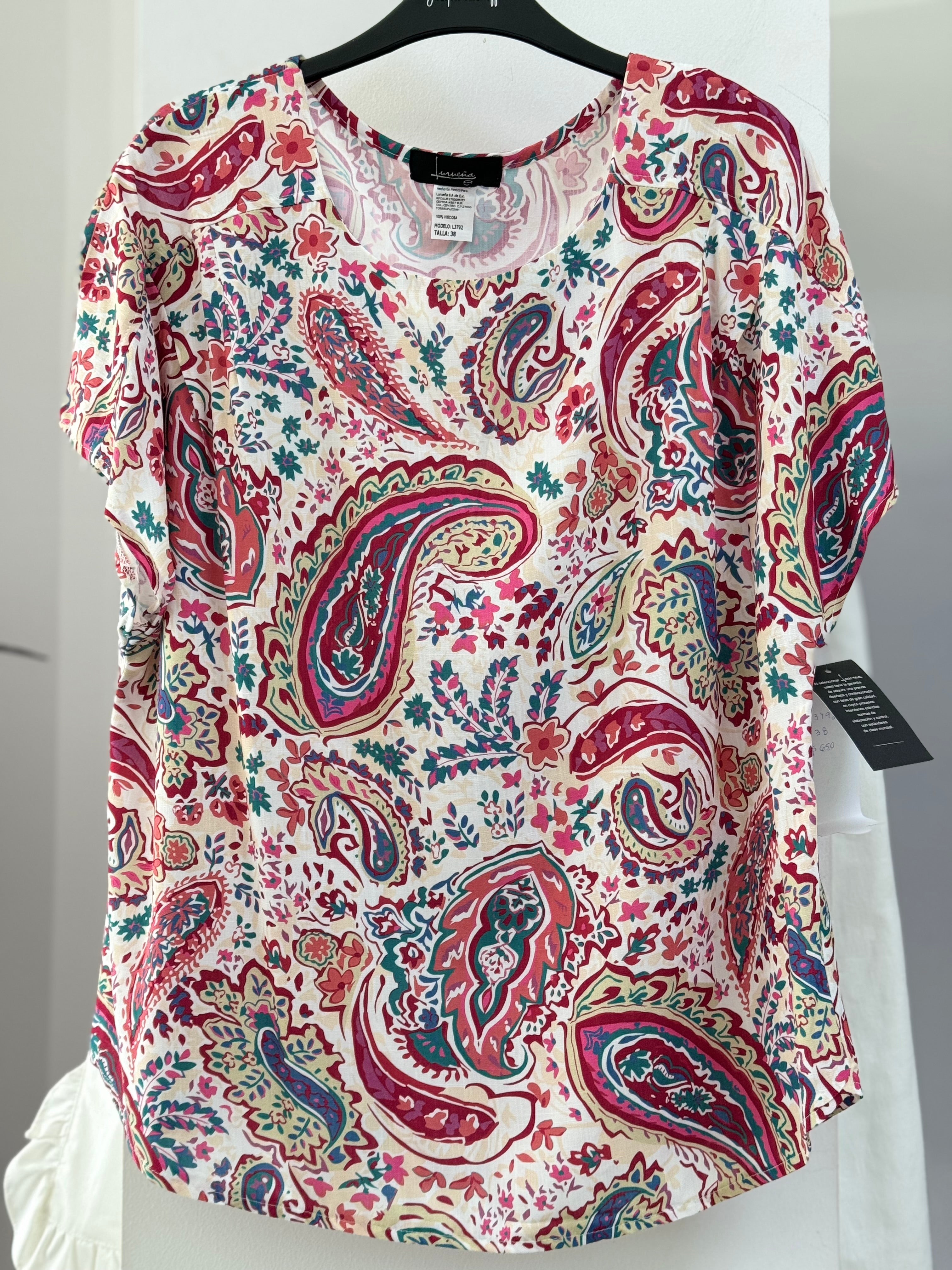 BLUSA BLANCA ESTAMPADA AZUL/ROJO/VERDE L3792