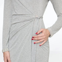 Cargar imagen en el visor de la galería, VESTIDO CORTO GRIS R22427
