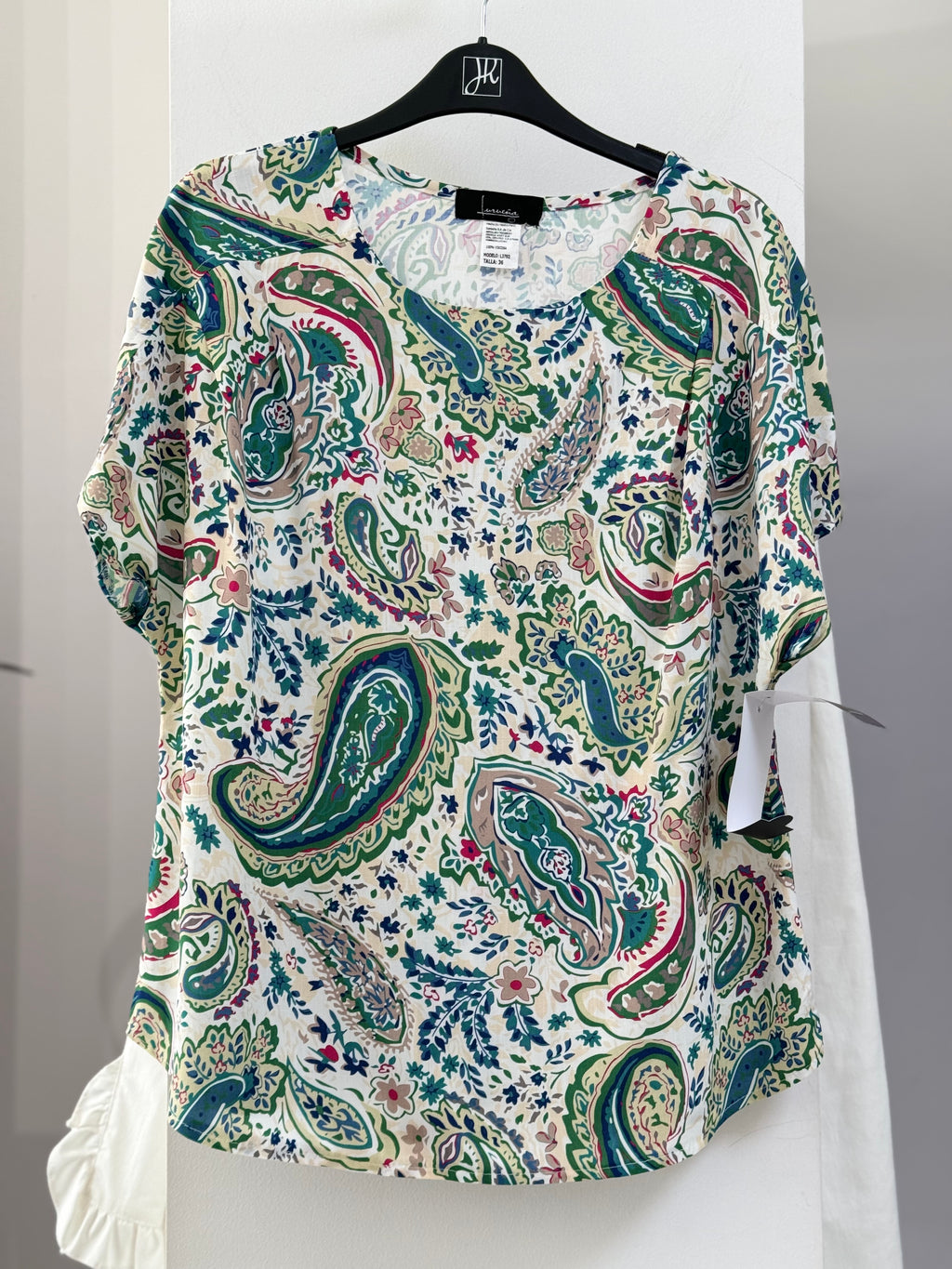BLUSA BLANCA ESTAMPADA AZUL/ROJO/VERDE L3792