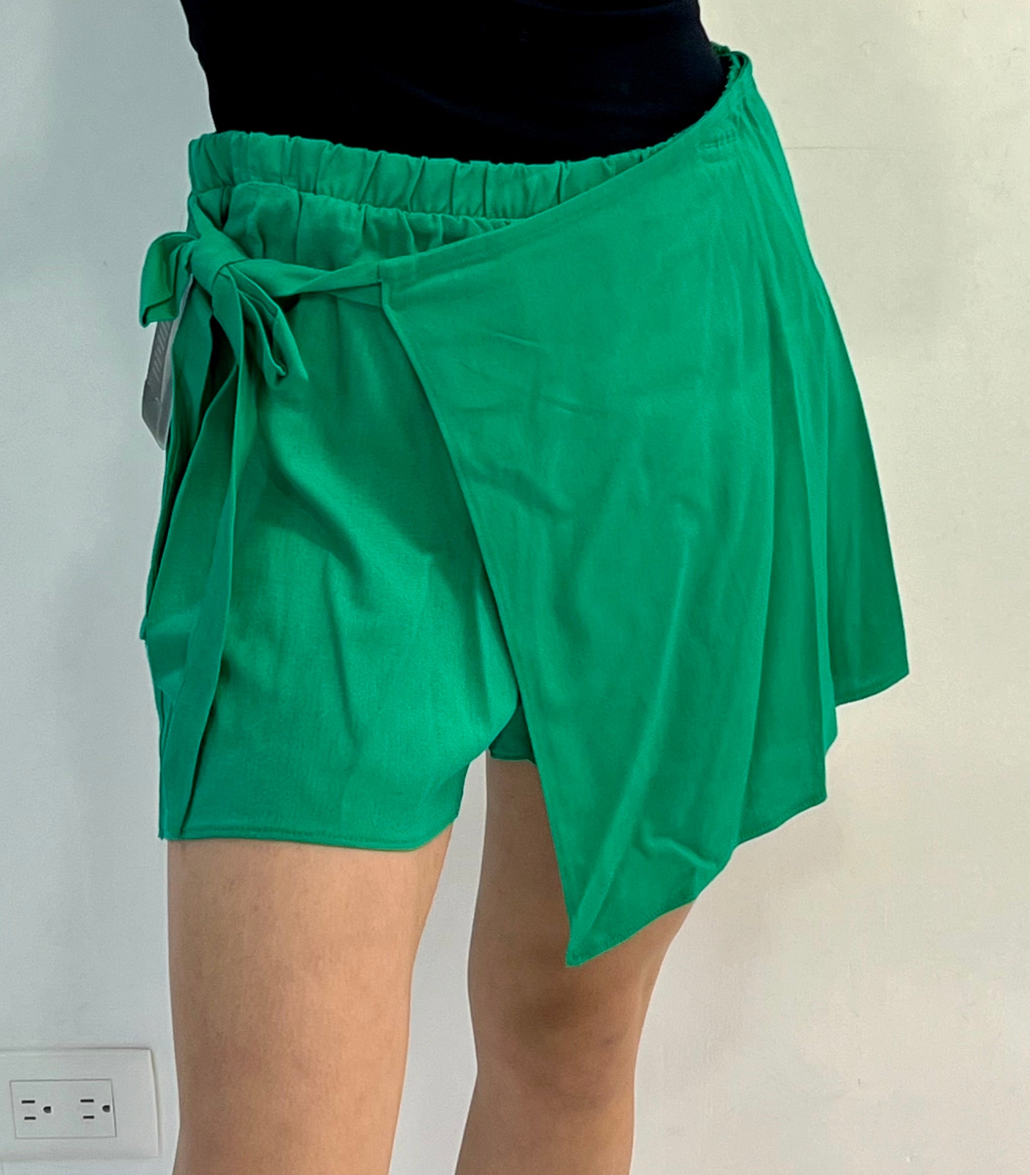 FALDA SHORT NEGRO/VERDE/CAMEL L35286