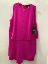 Cargar imagen en el visor de la galería, JUMPSUIT SHORT ROSA/NEGRO L35568
