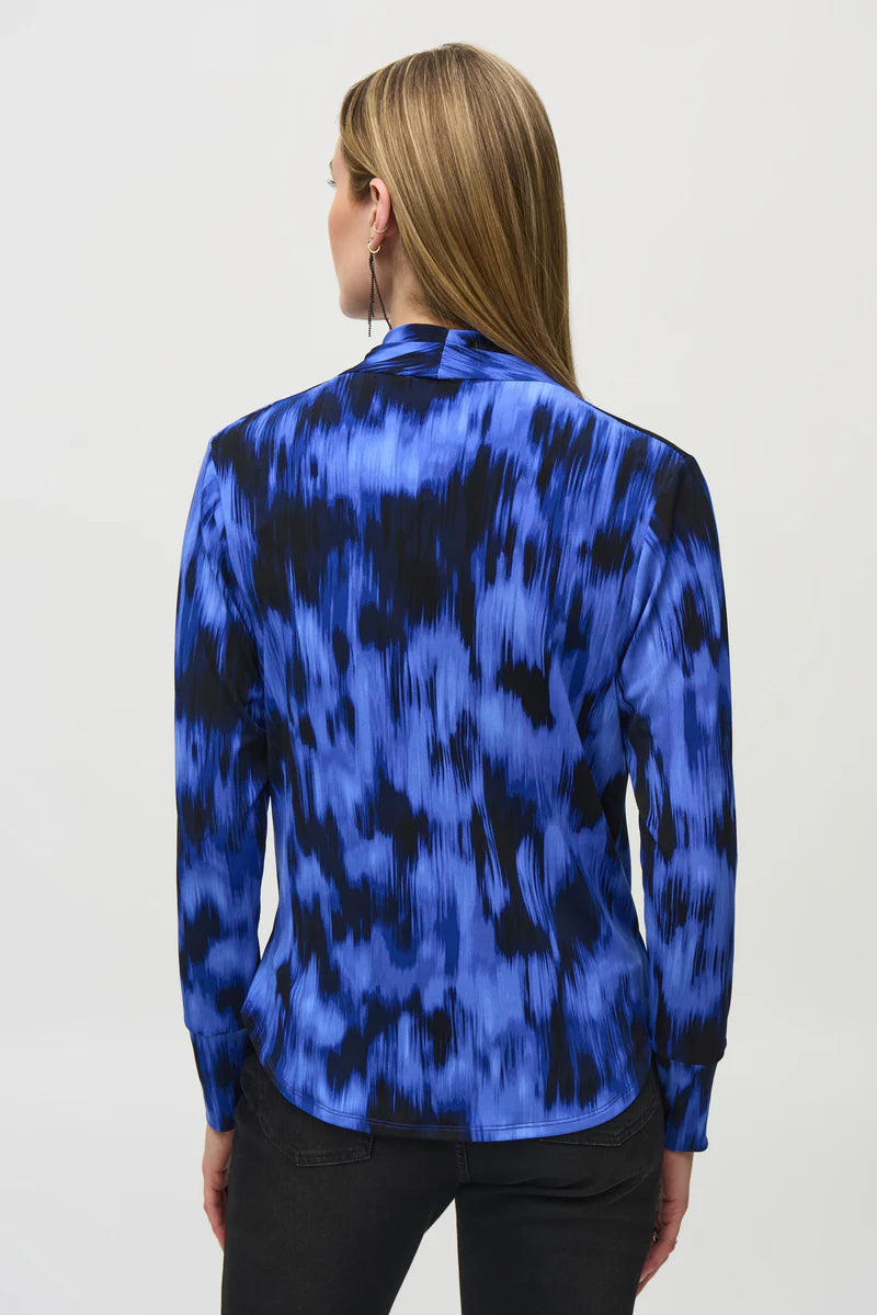 BLUSA AZUL ESTAMPADA ESCOTE CRUZADO 244075