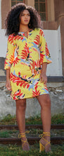 Cargar imagen en el visor de la galería, VESTIDO CORTO AMARILLO ESTAMPADO HOJAS 9716
