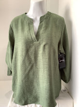 Cargar imagen en el visor de la galería, BLUSA VERDE/SHEDRON L37110
