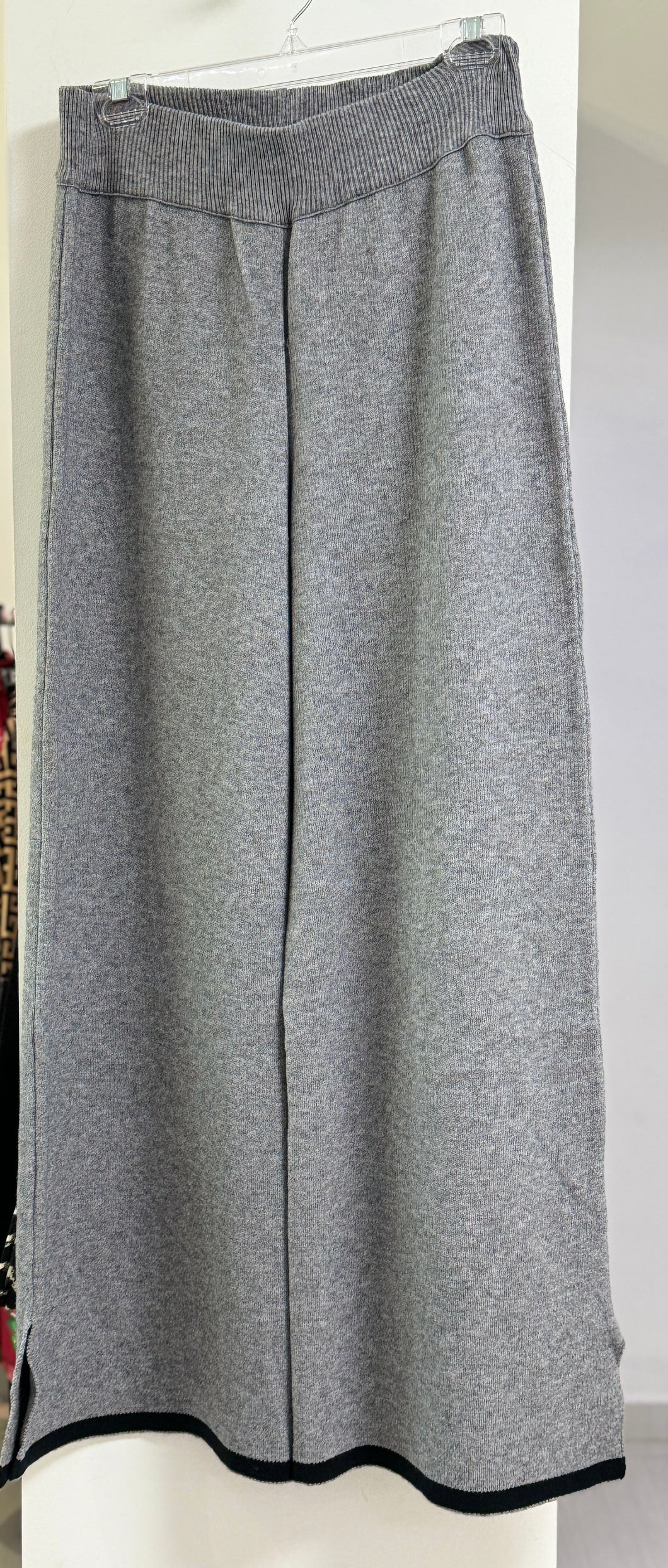 PANTALÓN GRIS/NEGRO L33383