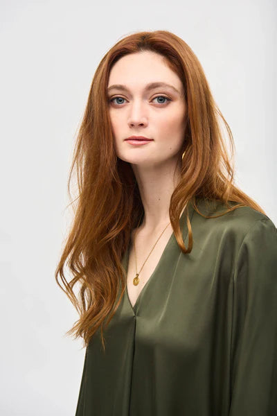 BLUSA SATÉN VERDE CUELLO V 243057