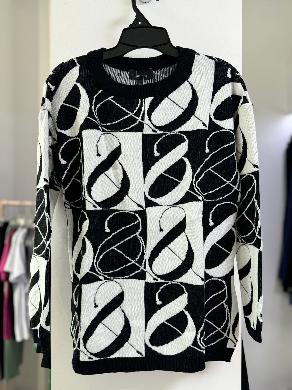 SUÉTER NEGRO ESTAMPADO L33364