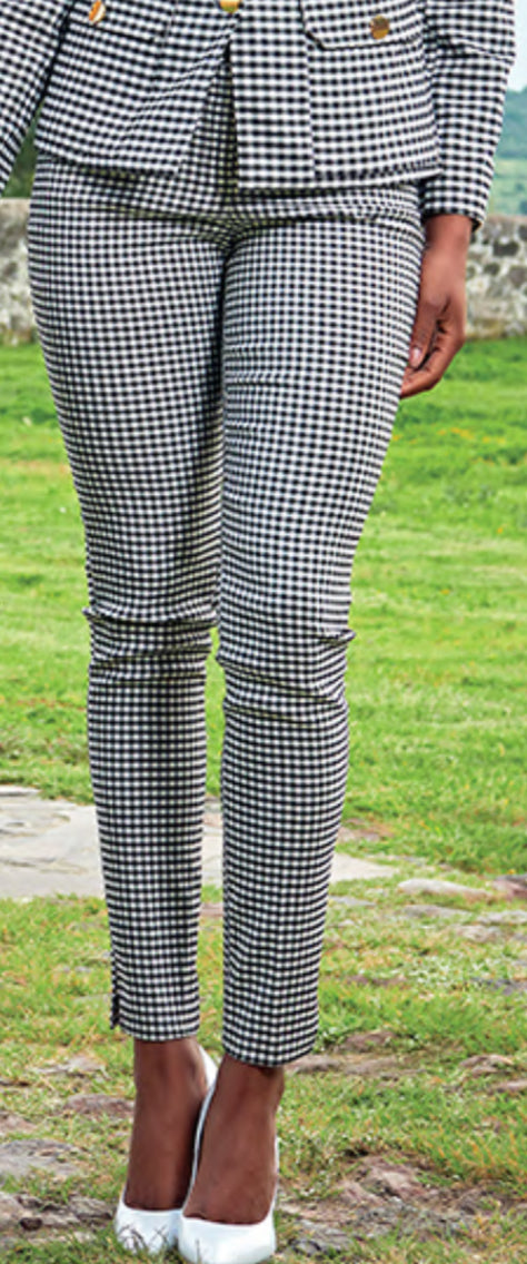 PANTALÓN NEGRO ESTAMPADO CUADROS 9222