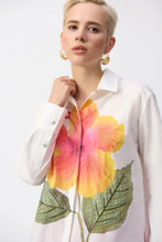 Cargar imagen en el visor de la galería, BLUSA BLANCA FLOR 251938
