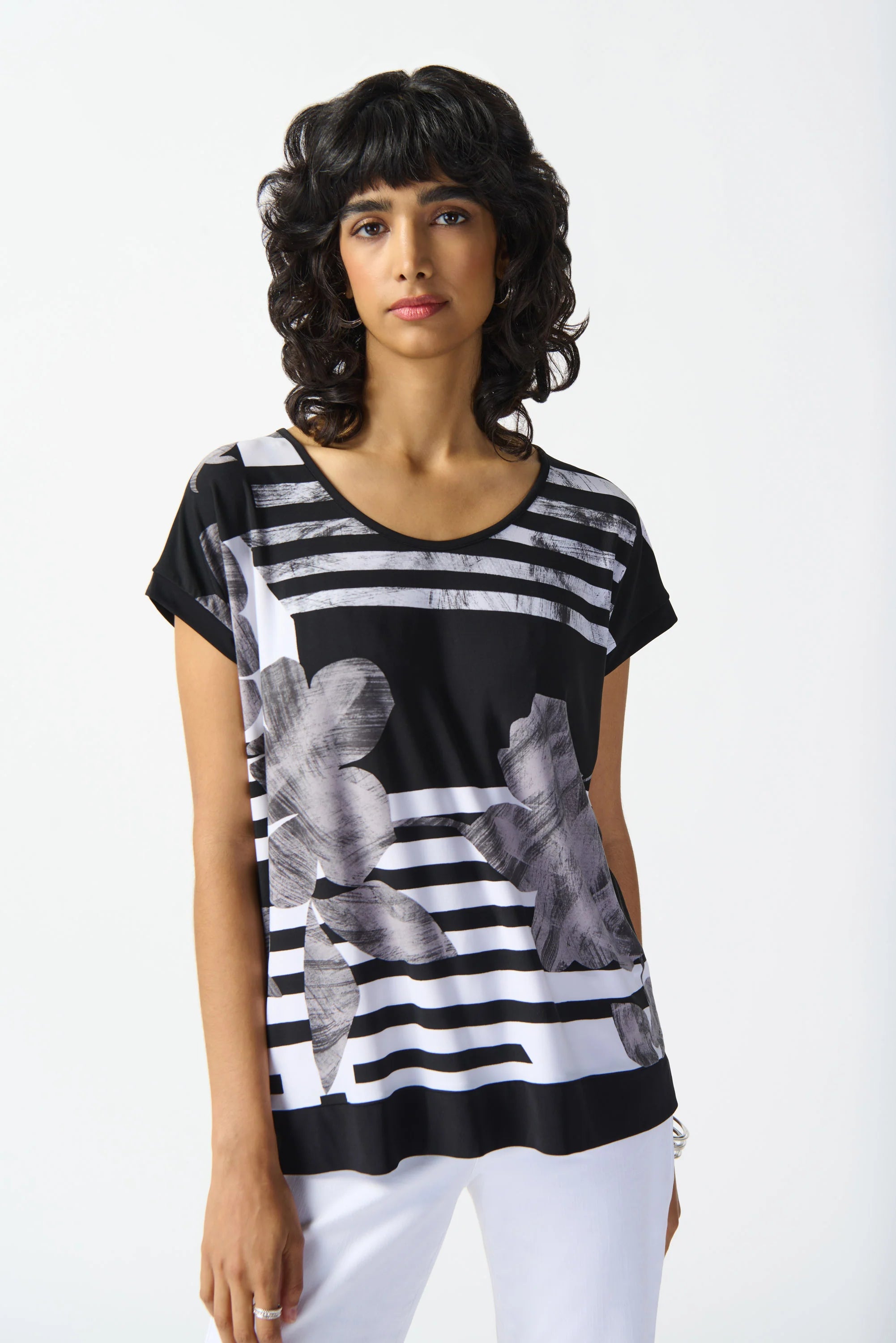 BLUSA NEGRA ESTAMPADA 242180