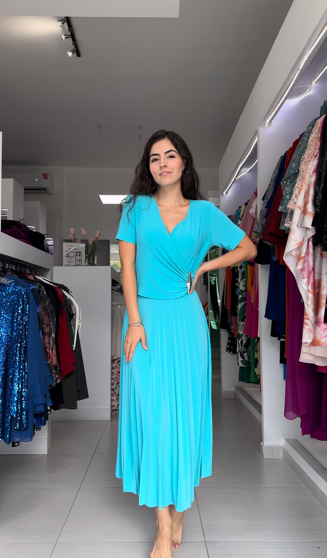 VESTIDO MIDI PLISADO AZUL CIELO/FIUSCHA 241013