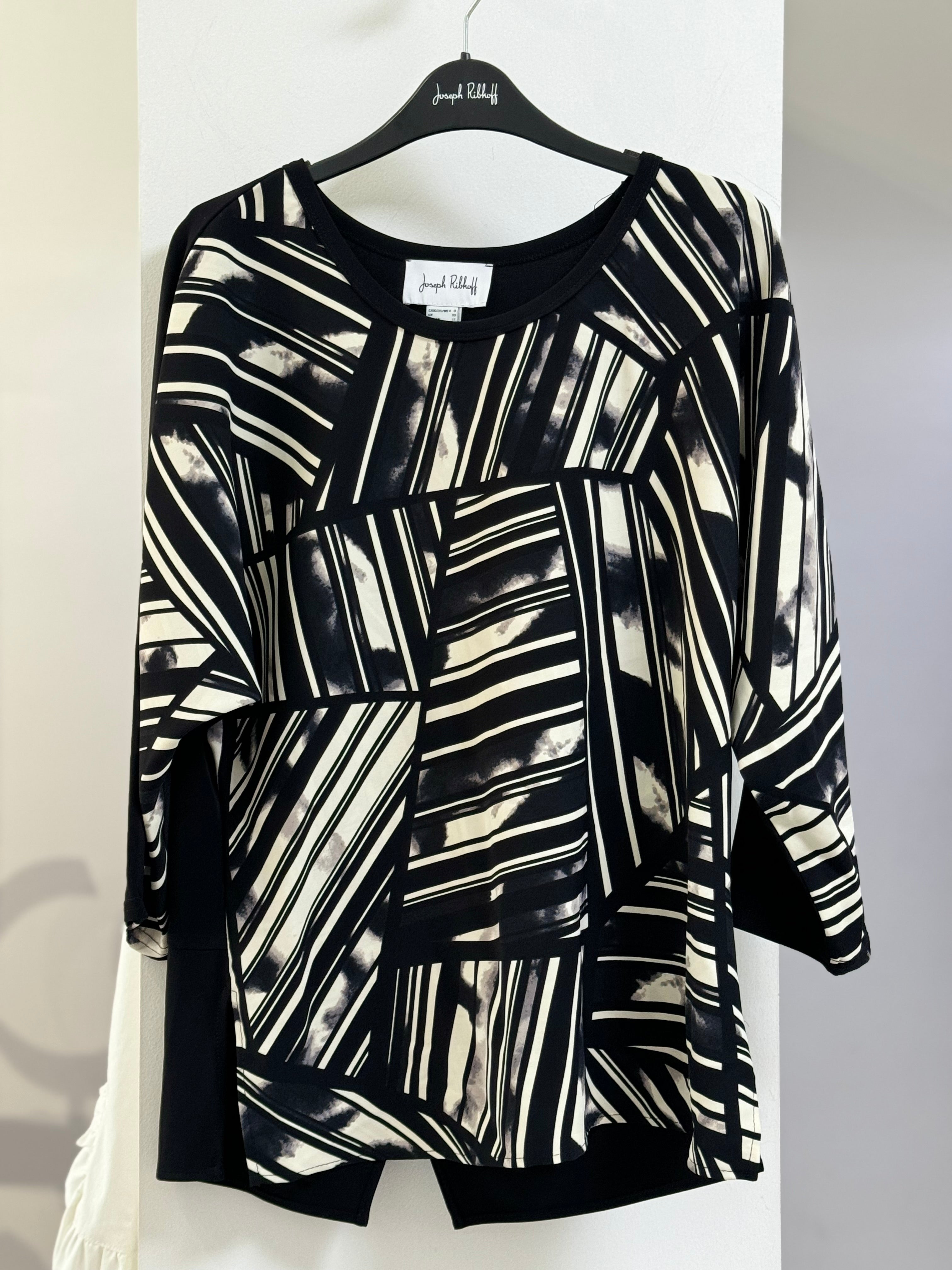 BLUSA NEGRA ESTAMPADA 243331