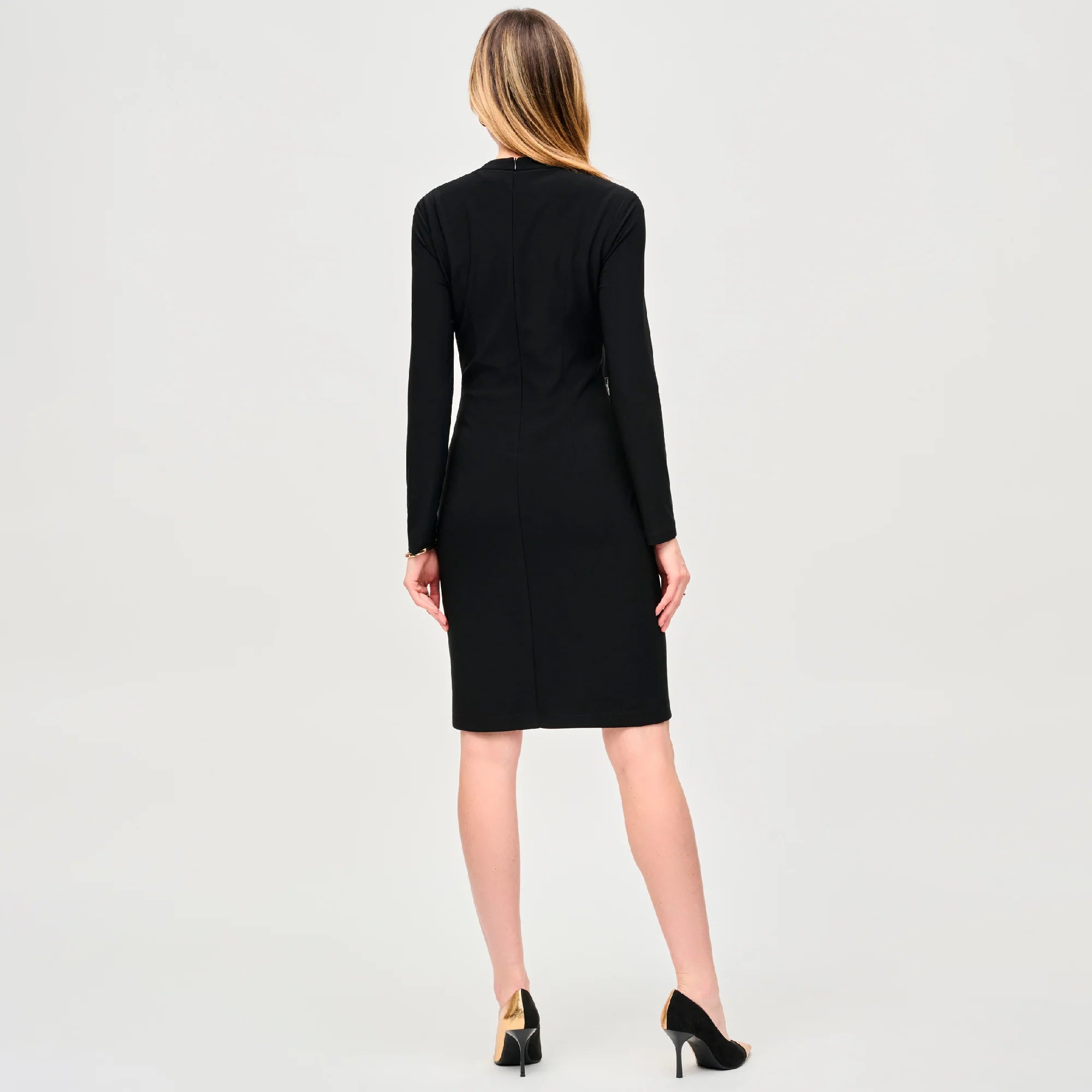 VESTIDO NEGRO ESCOTE V 243274