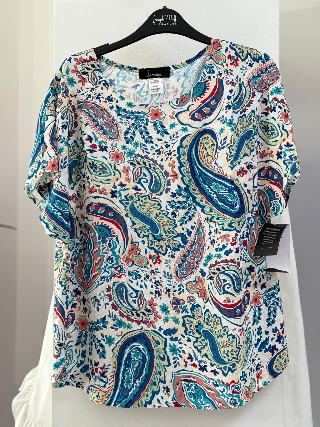 BLUSA BLANCA ESTAMPADA AZUL/ROJO/VERDE L3792