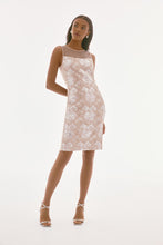Cargar imagen en el visor de la galería, VESTIDO CORTO BEIGE FLORES 251742
