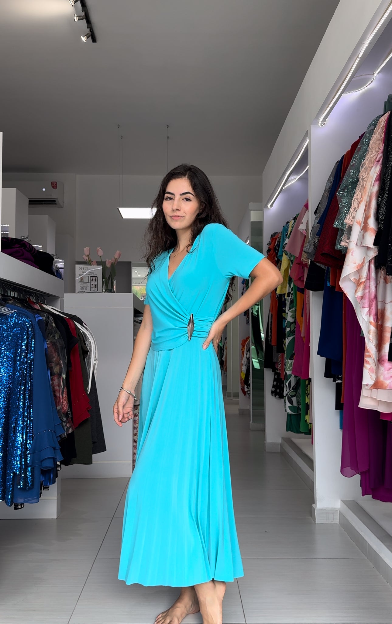 VESTIDO MIDI PLISADO AZUL CIELO/FIUSCHA 241013