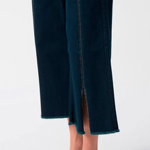 Cargar imagen en el visor de la galería, PANTALÓN JEANS CAPRI AZUL/MARINO
