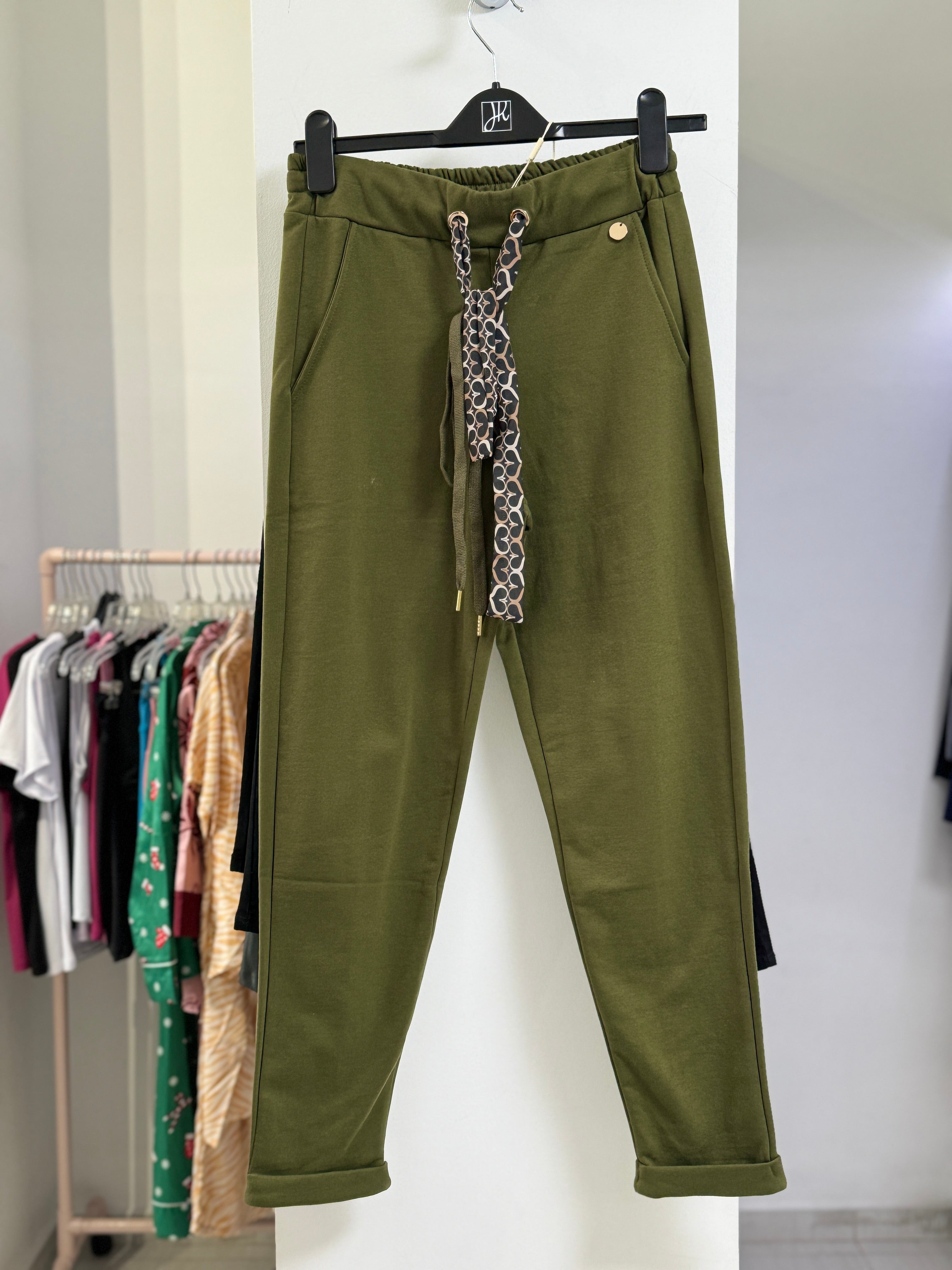PANTALÓN VERDE CON JARETA 01291