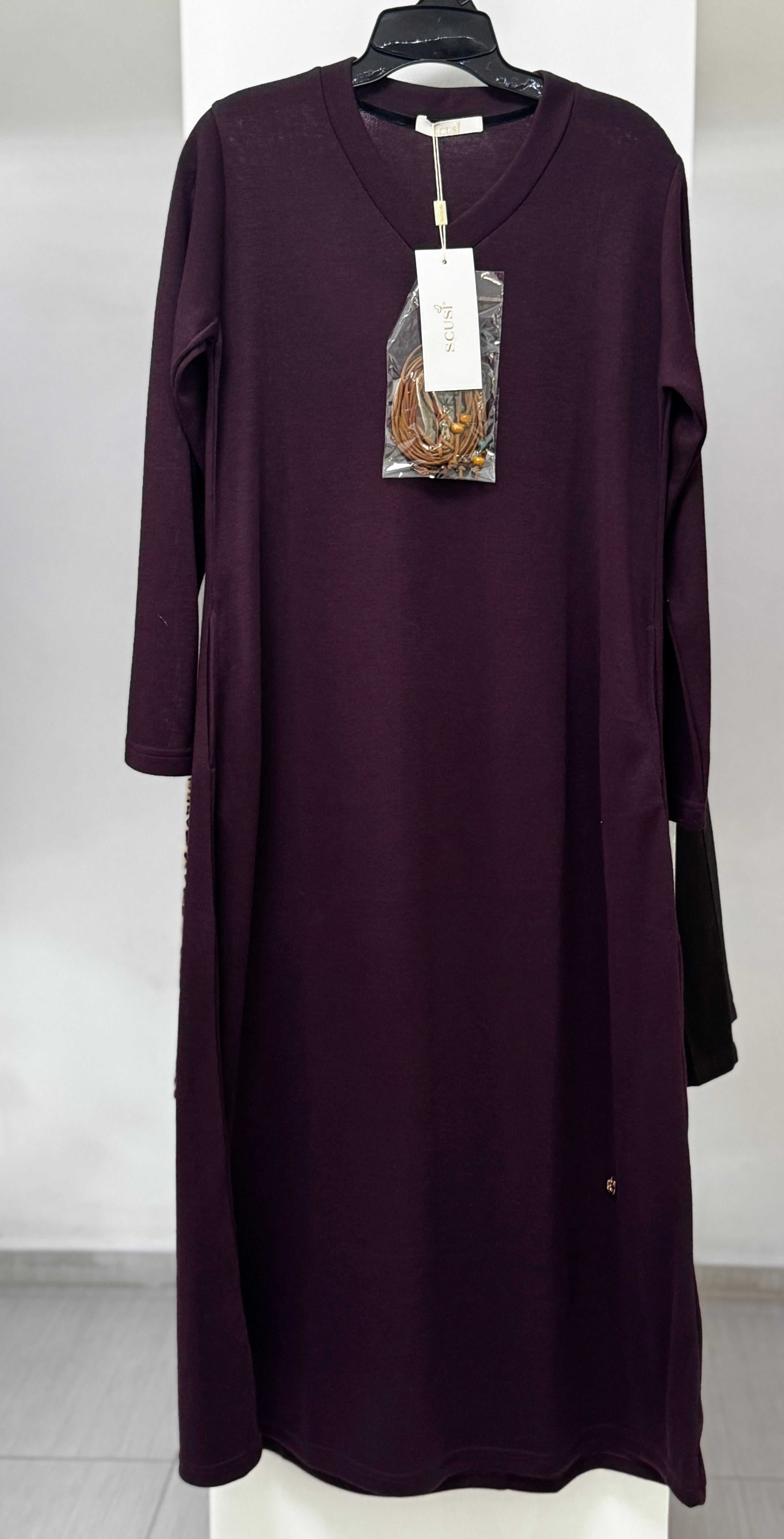 VESTIDO MIDI NEGRO/UVA 05451