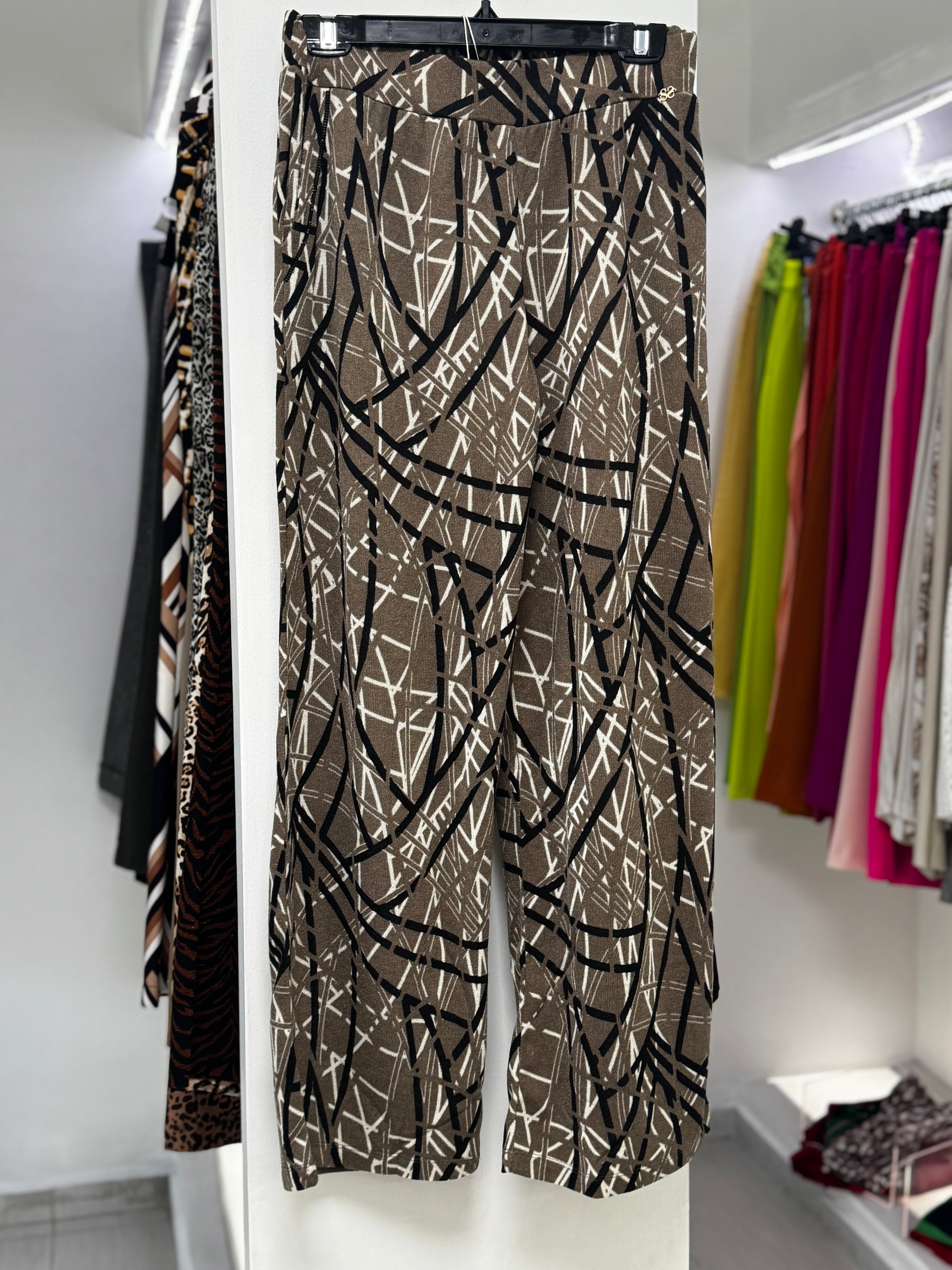 PANTALÓN CAFÉ ESTAMPADO 07762