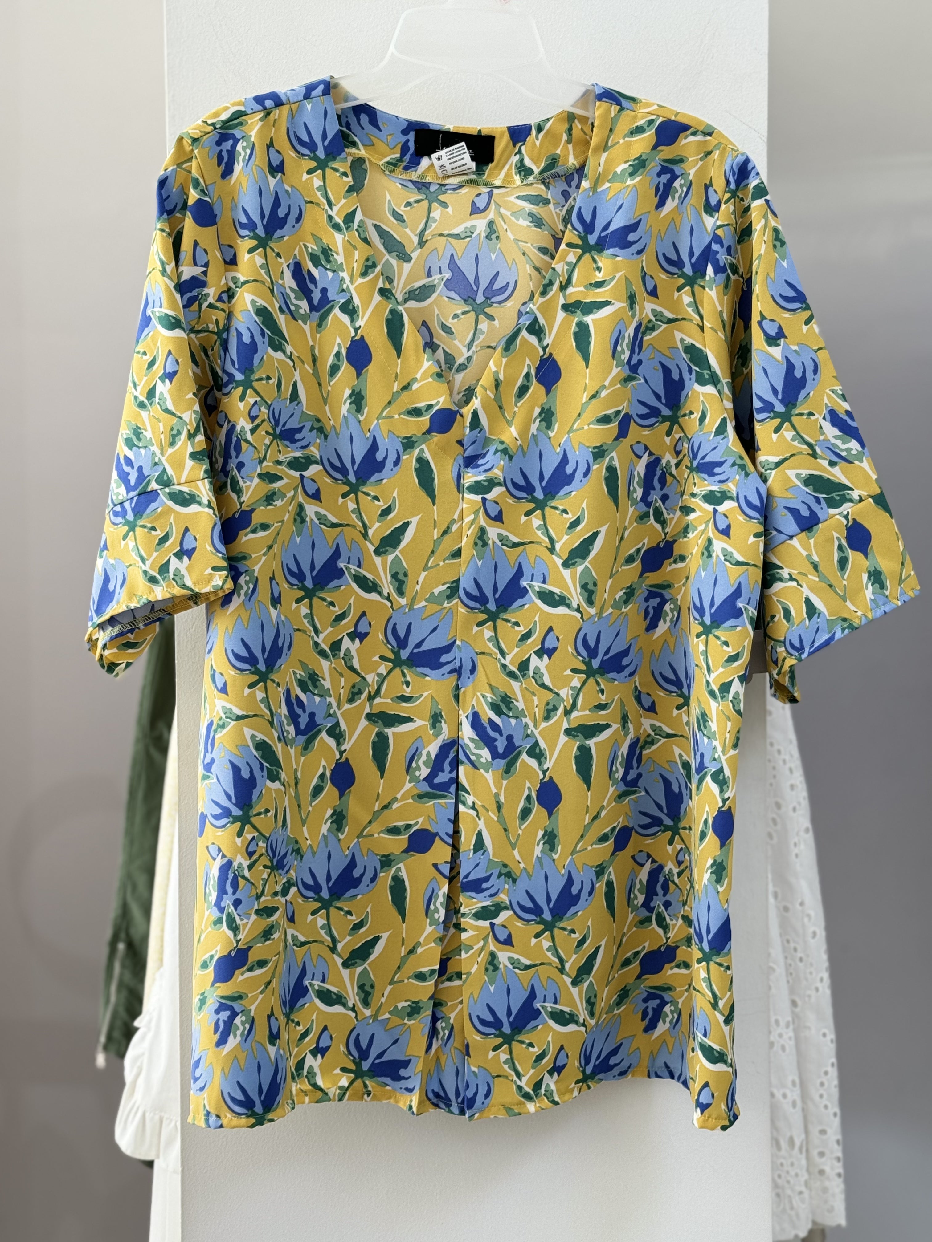BLUSA ESTAMPADA TULIPANES L3790