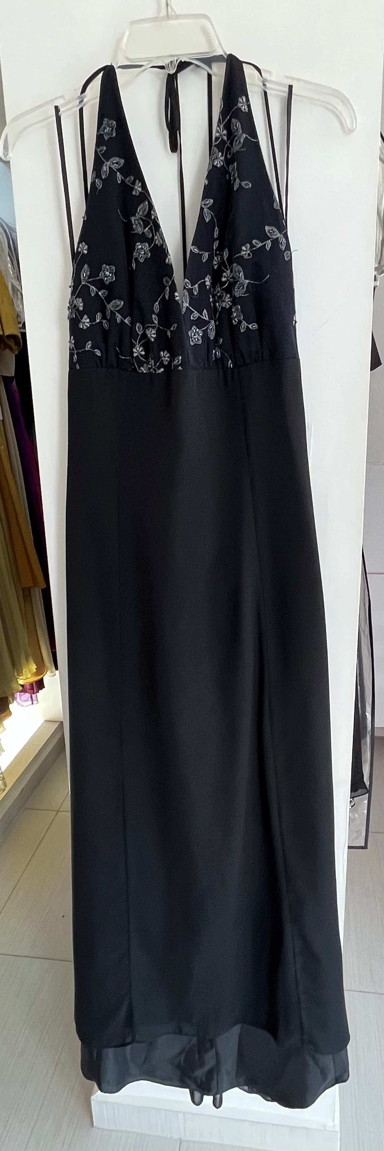 VESTIDO HALTER NEGRO