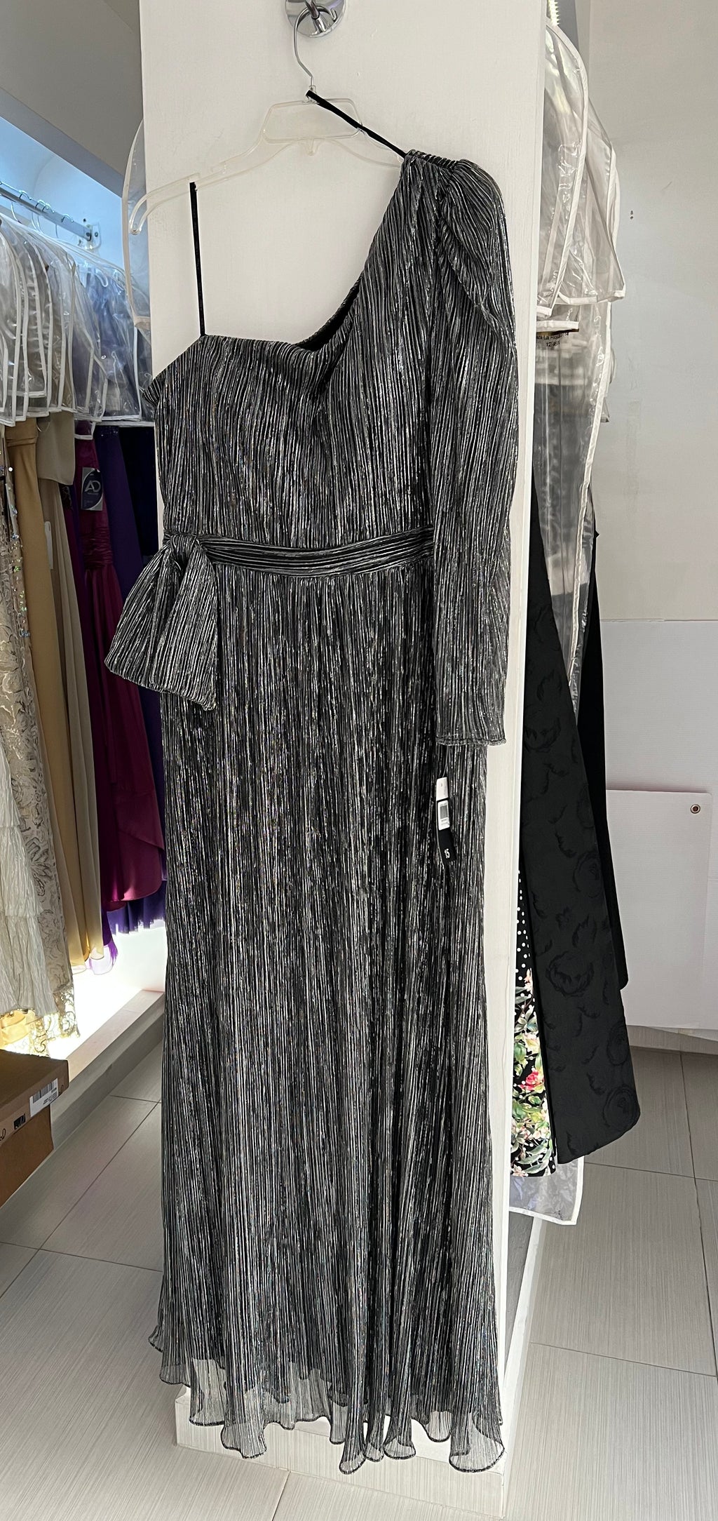 VESTIDO LARGO NEGRO PLATA
