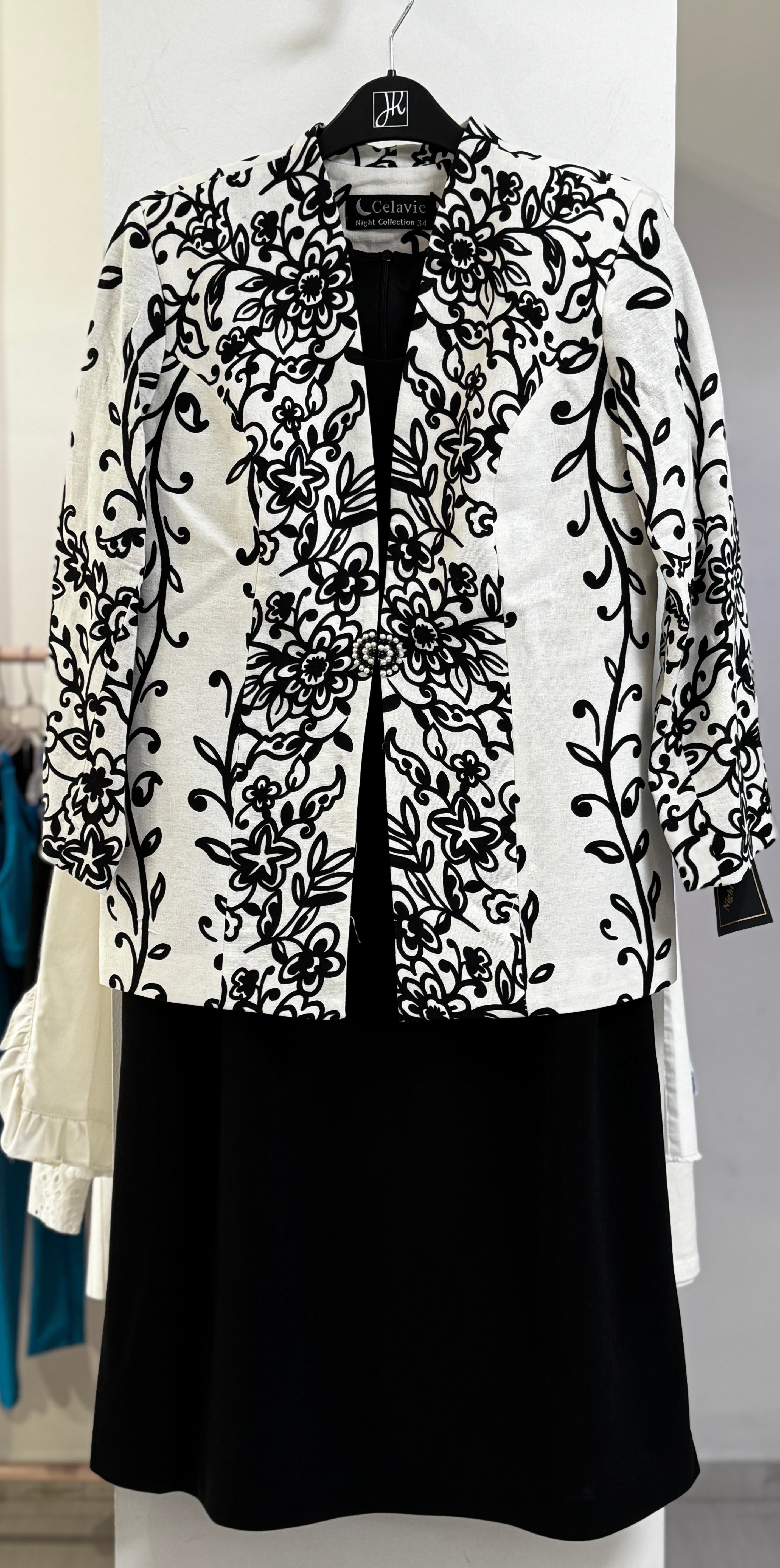 VESTIDO CORTO + SACO NEGRO ESTAMPADO 8044