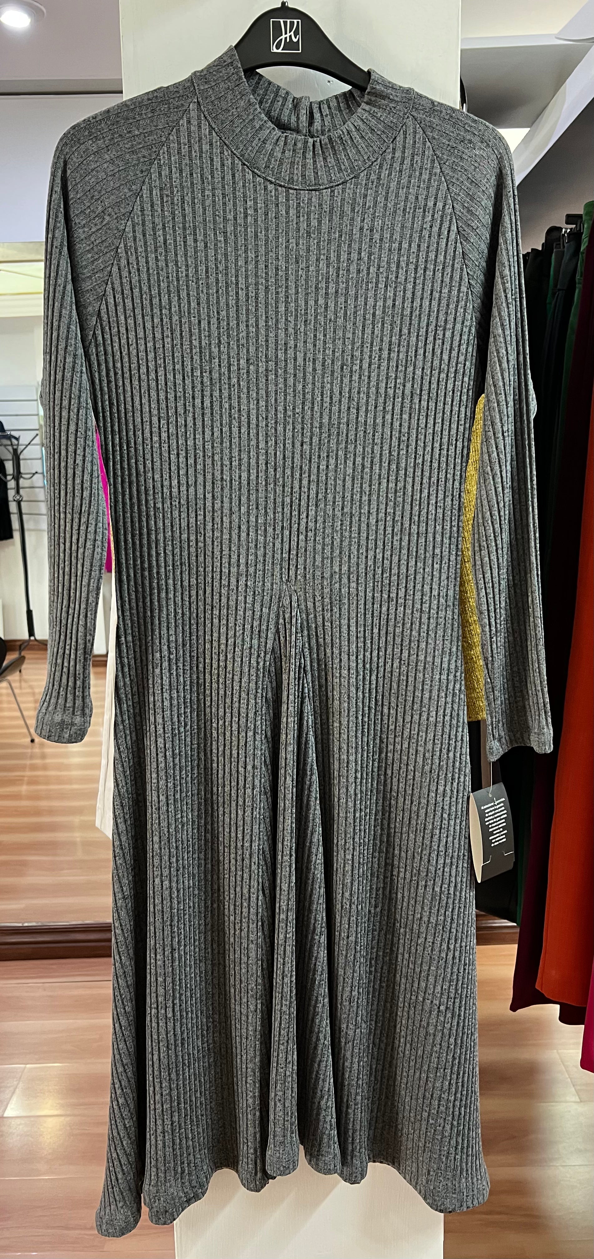 VESTIDO CORTO GRIS TEJIDO