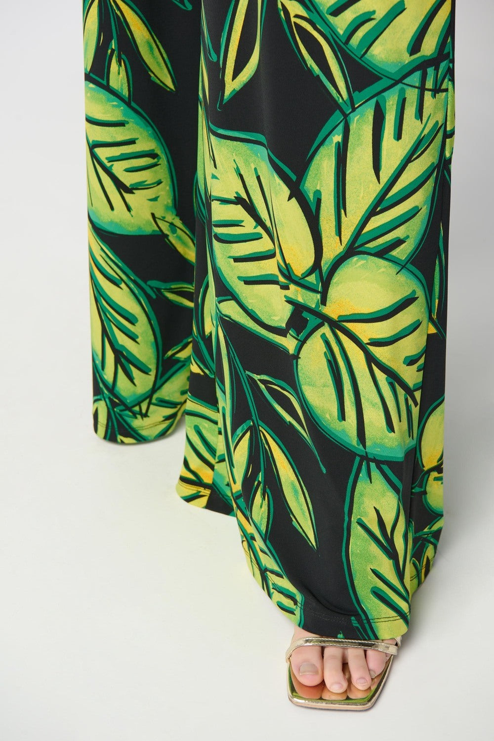 PANTALÓN NEGRO ESTAMPADO
