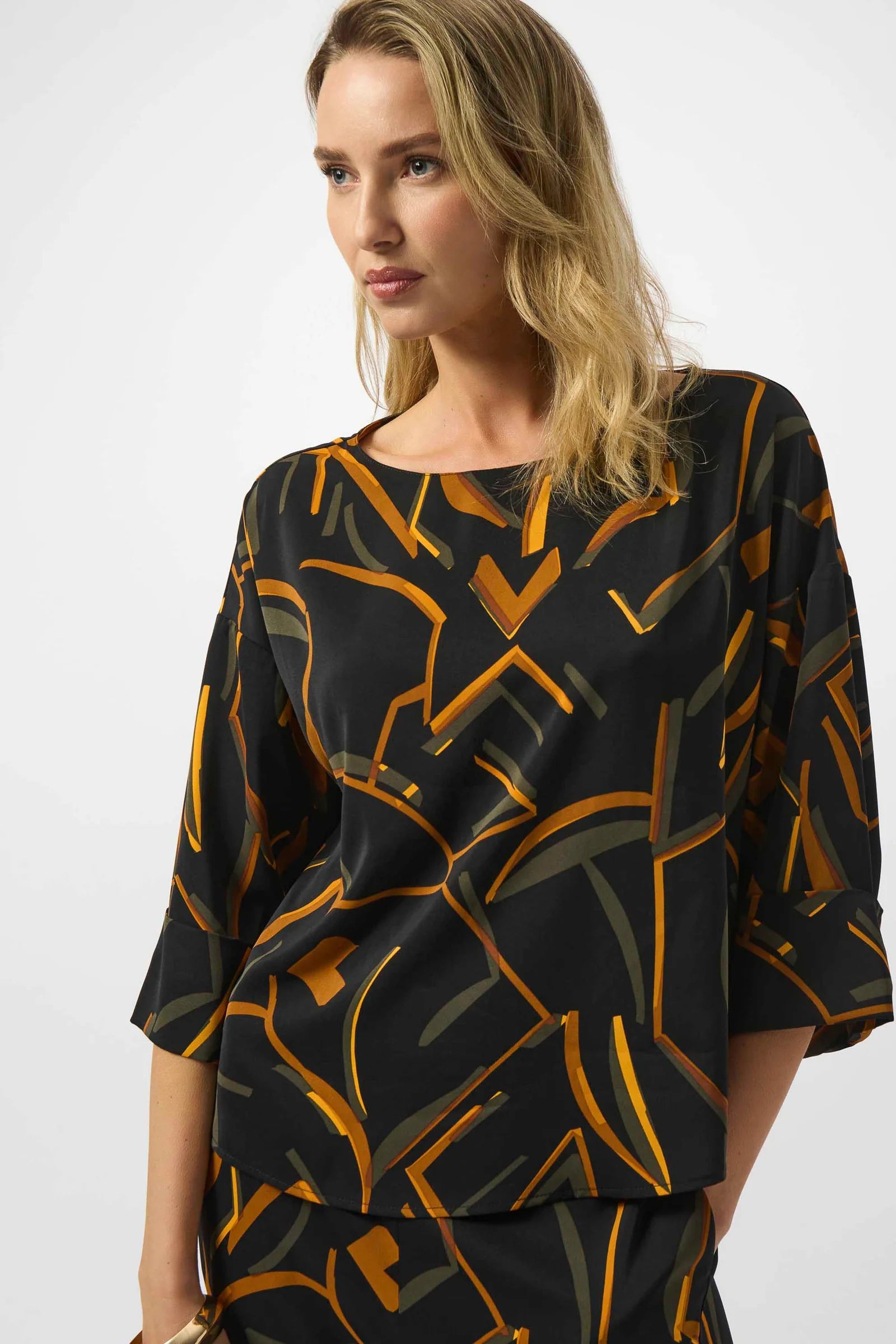BLUSA NEGRA ESTAMPADA 253238