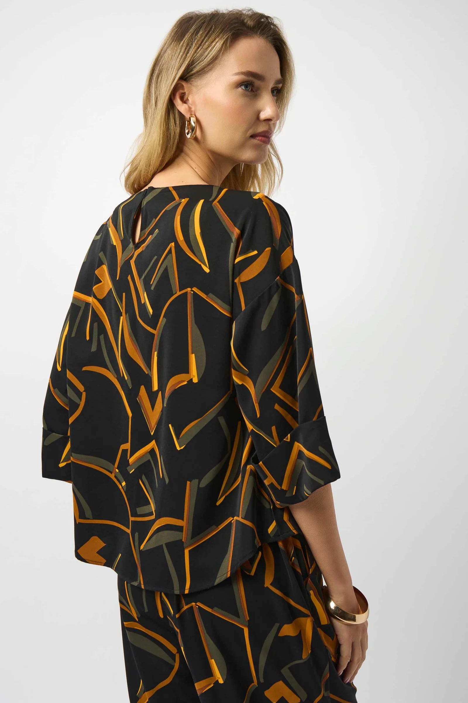 BLUSA NEGRA ESTAMPADA 253238