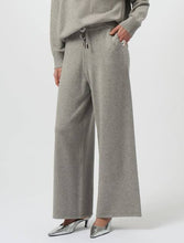 Cargar imagen en el visor de la galería, PANTALÓN TEJIDO GRIS 254945
