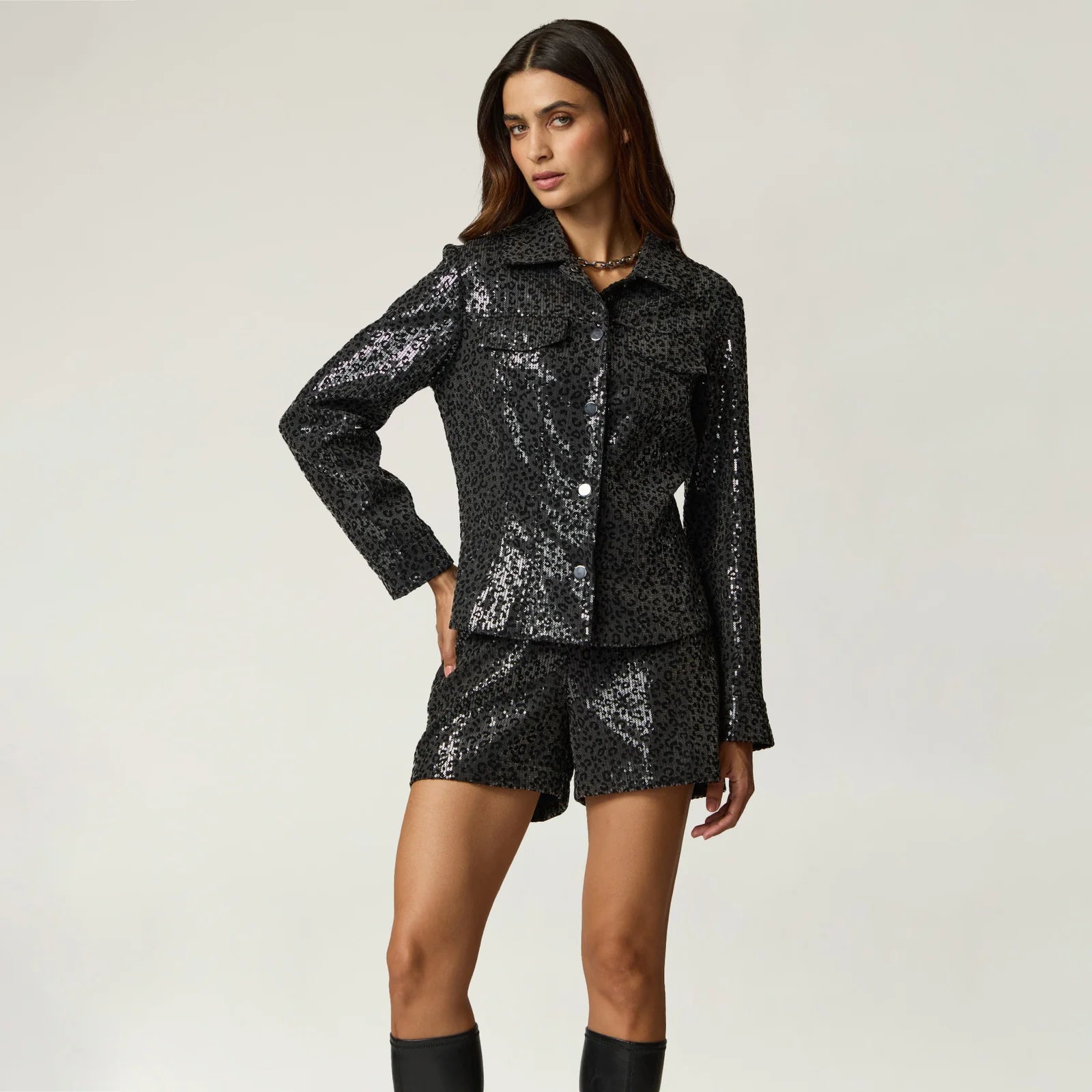 CHAQUETA NEGRA PRINT BORDADA R22547