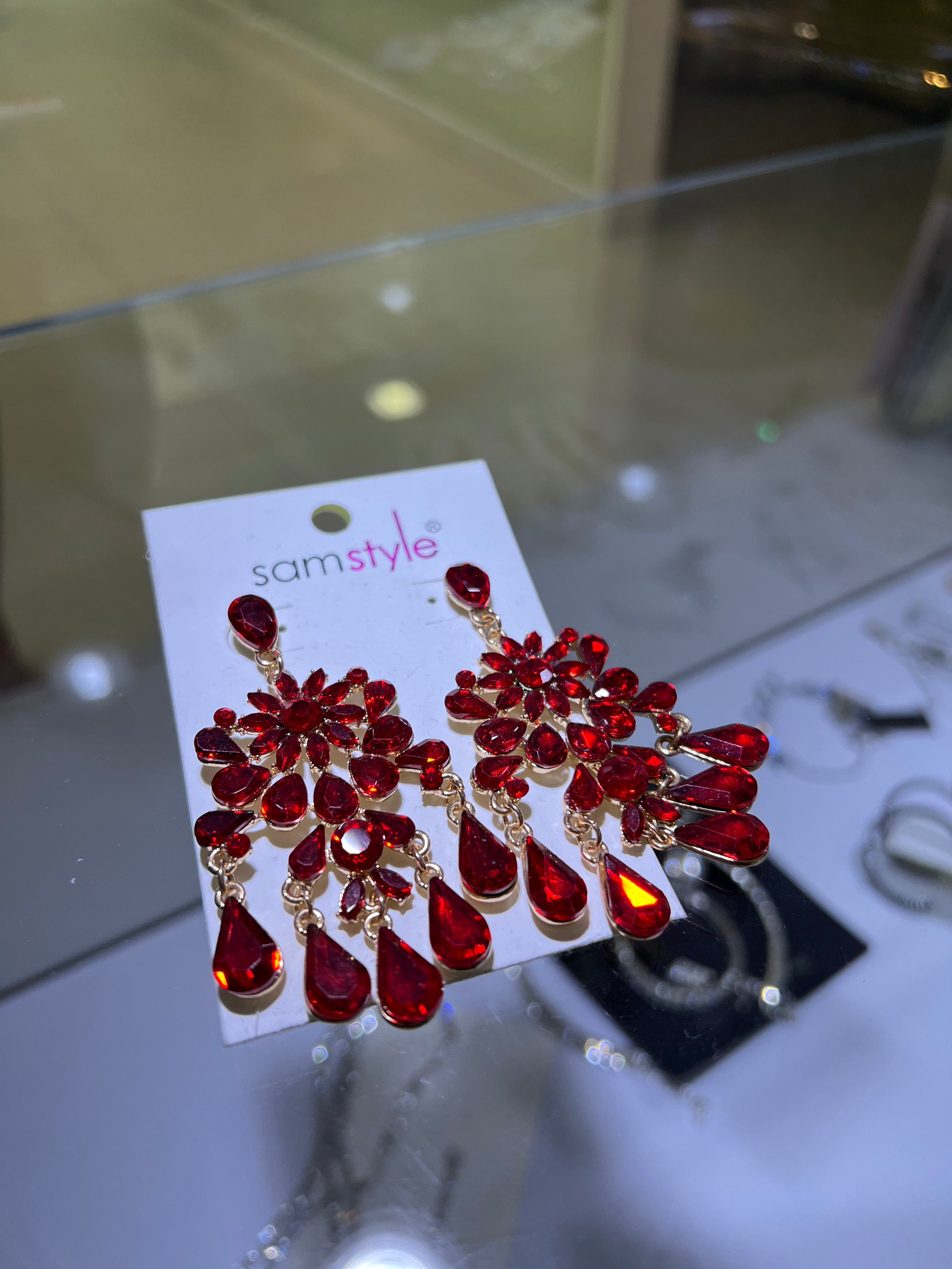 ARETES ROJOS