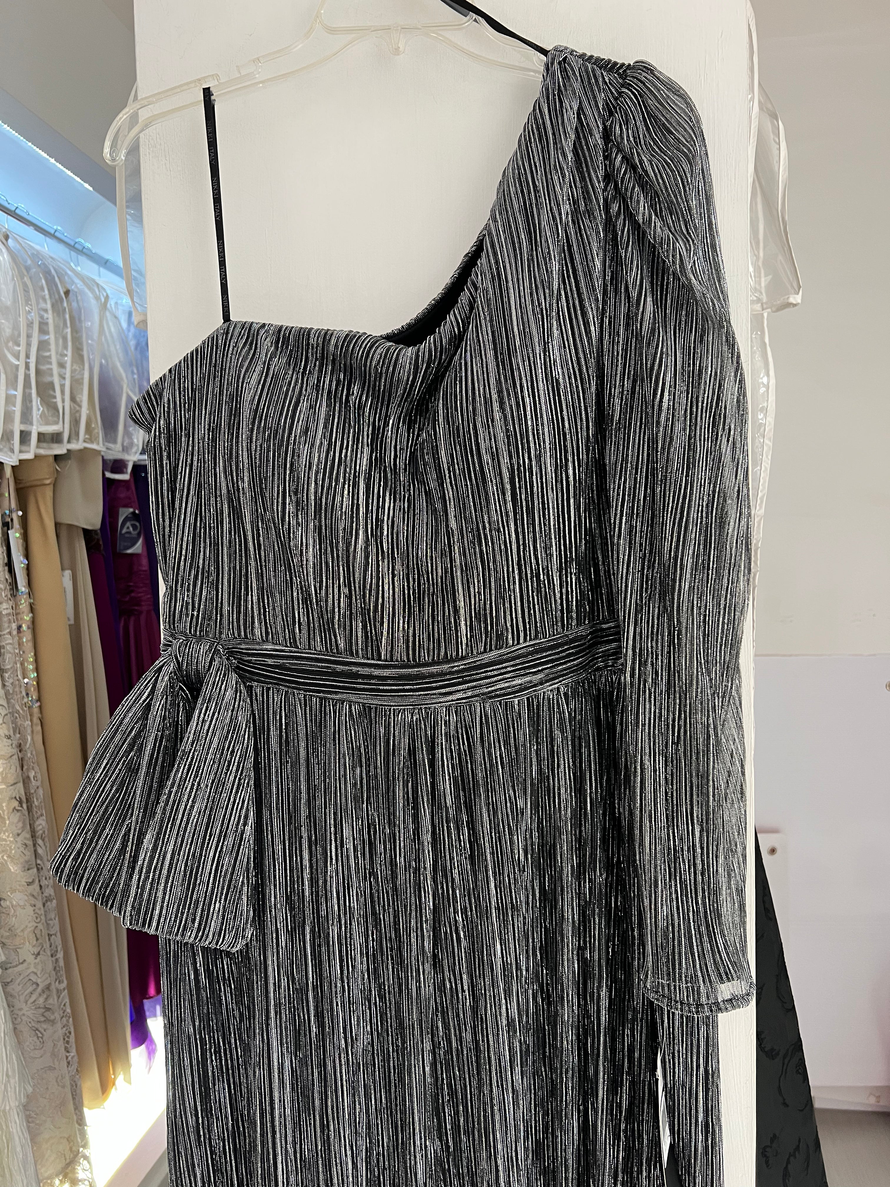 VESTIDO LARGO NEGRO PLATA