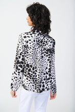 Cargar imagen en el visor de la galería, BLUSA ANIMAL PRINT
