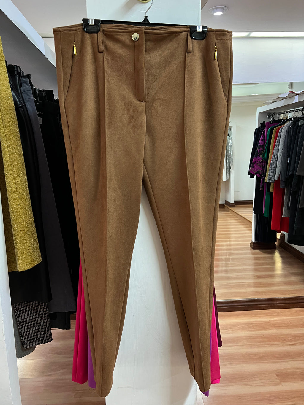 PANTALÓN CAFÉ TERCIOPELO